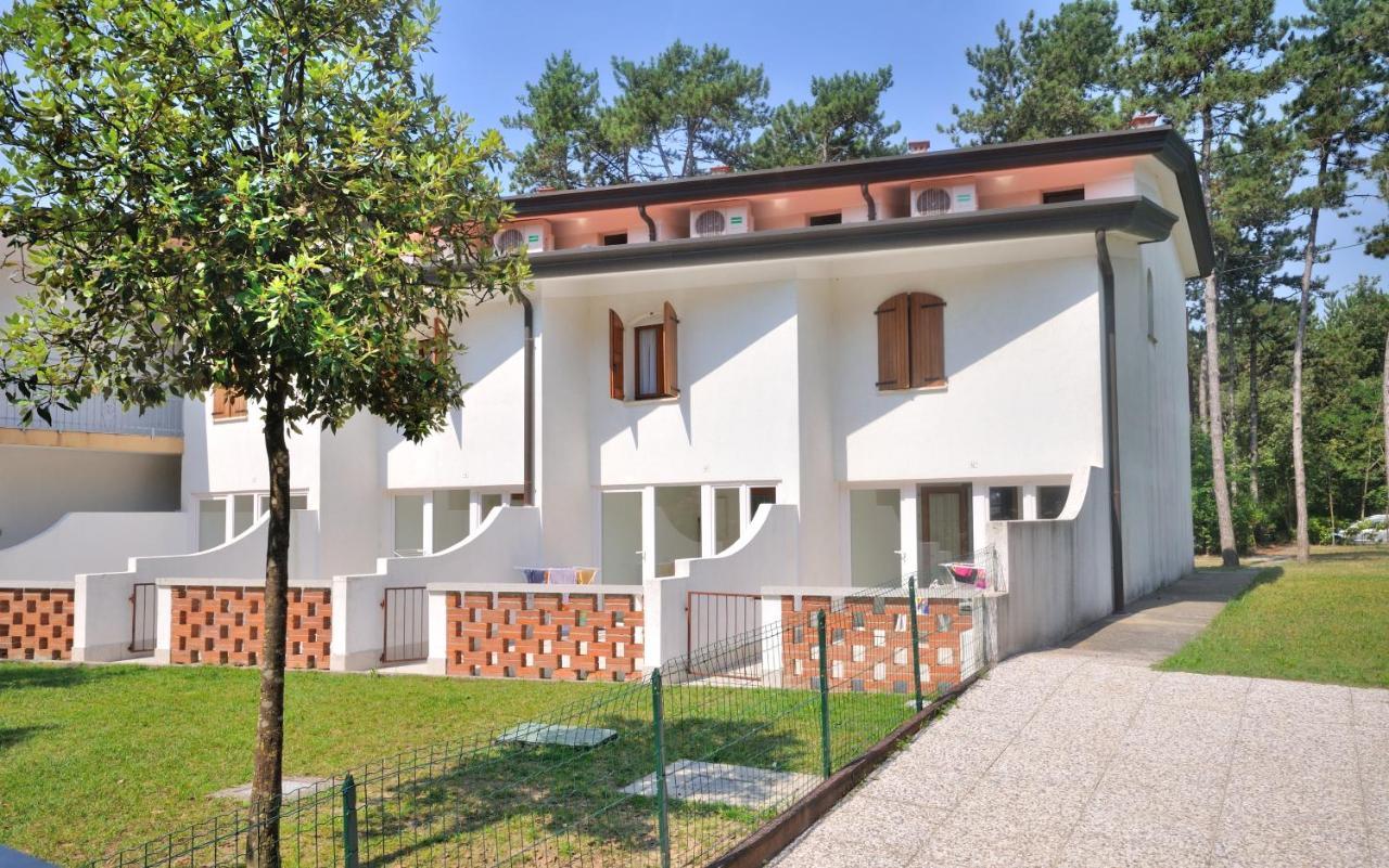 Villaggio Delfino Bibione Esterno foto